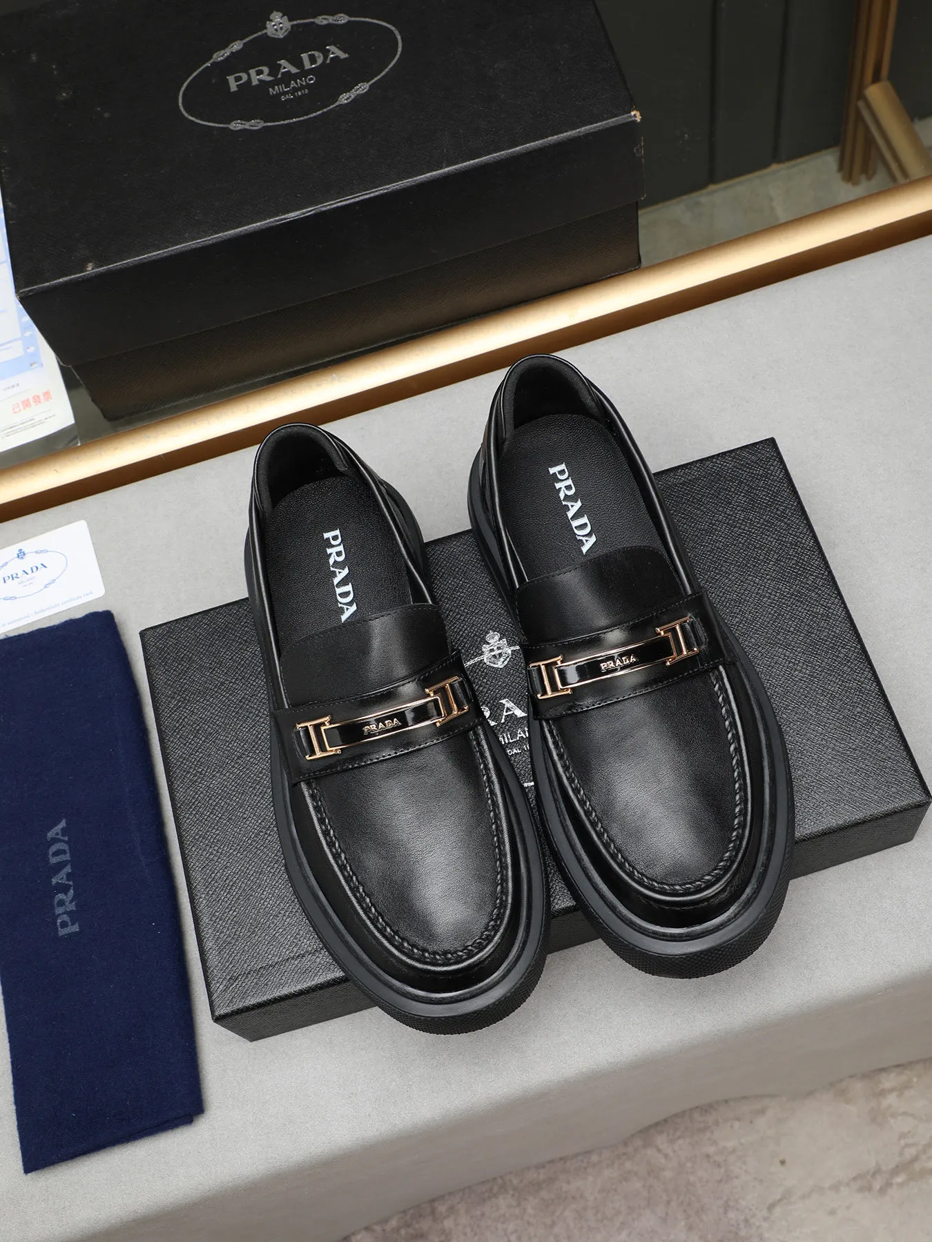 Men's Men's Shoes 💰500 Prada/Prada Men's new casual shoes, this upper is made of imported calfskin + sheep lining! The outsole is made of non-slip foam outsole, which feels good on your feet and is a fashionable and stylish item!  Size: 38-44 (45 customized)